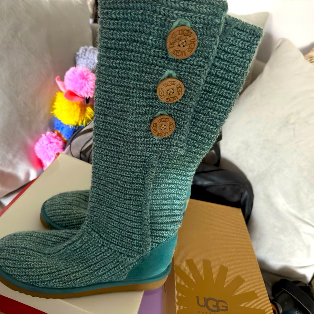 UGG Women's Classic Cardy Winter Boot sz 8